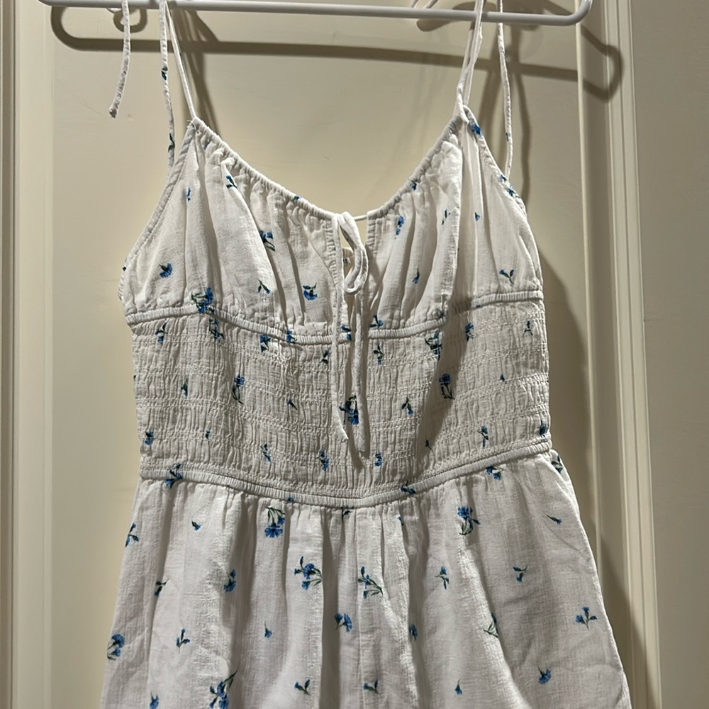 H&M floral romper self tie spaghetti straps wide elastic waistband lined size M